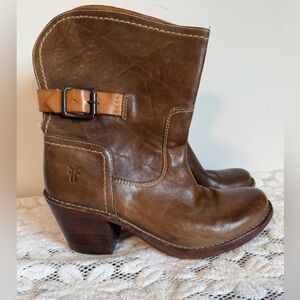 Frye Short Ankle Boots Khaki
Leather Pull On Sz 6